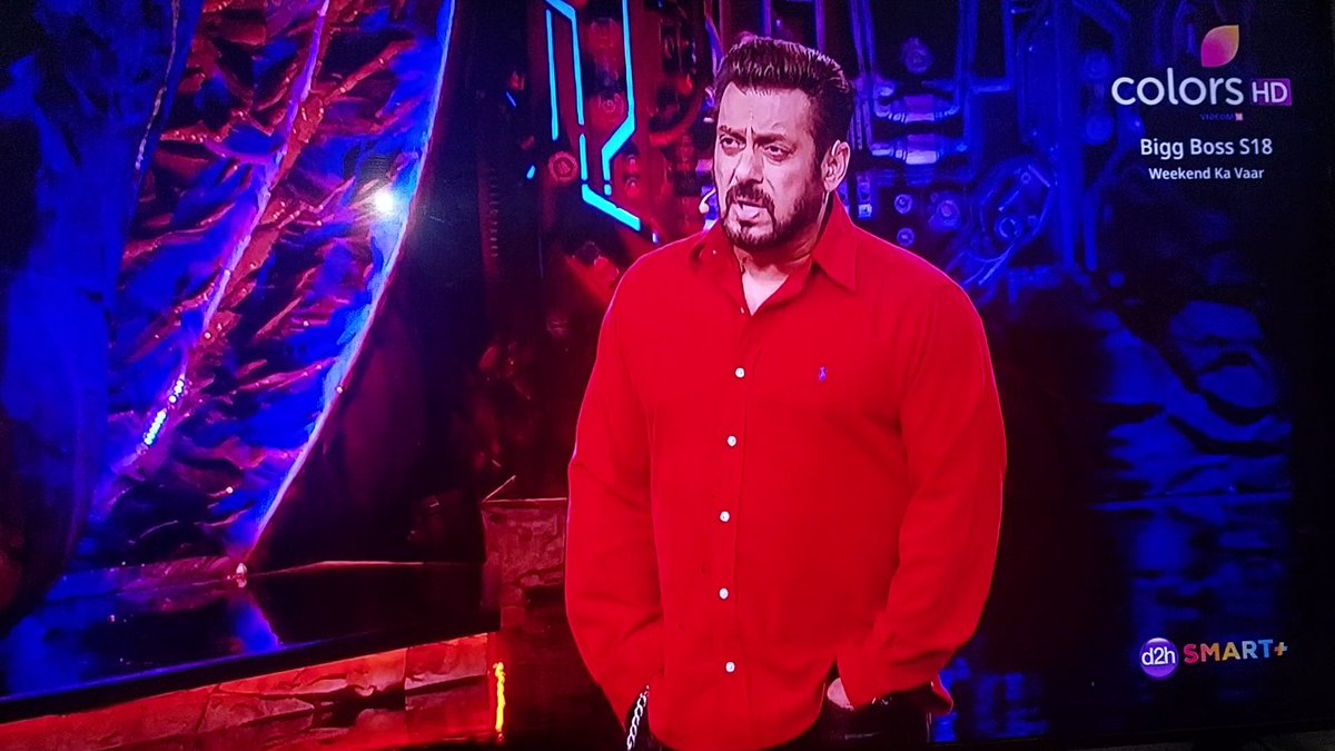 curlyyyh3ad_'s tweet photo. The makers after 3 weeks finally woke up &amp; decided to address the elephant in the room rajat dalal &amp; his constant threats &amp; menacing! He deserved more stern &amp; harsh grilling but I'm happy he got the earful, especially the life threats he's been giving to #VivianDsena
#BiggBoss18 https://t.co/kzHIG15PBv