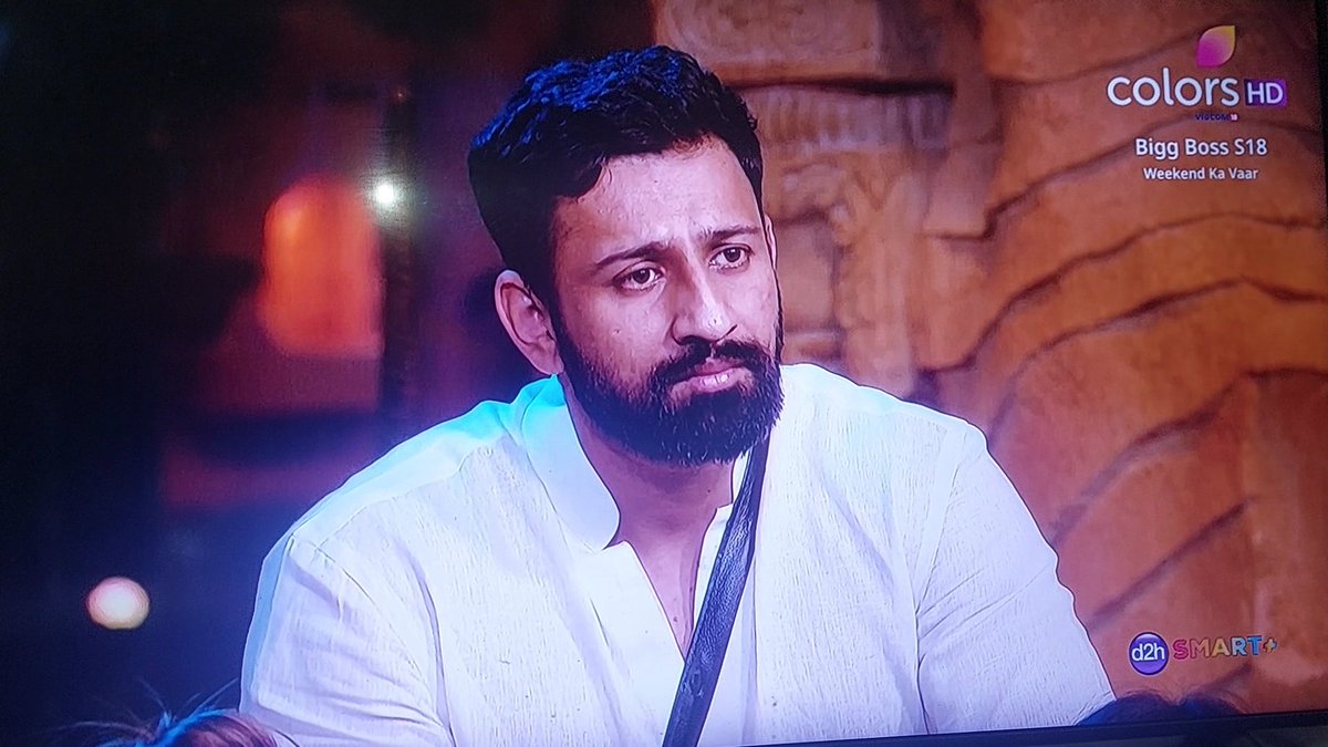 curlyyyh3ad_'s tweet photo. The makers after 3 weeks finally woke up &amp; decided to address the elephant in the room rajat dalal &amp; his constant threats &amp; menacing! He deserved more stern &amp; harsh grilling but I'm happy he got the earful, especially the life threats he's been giving to #VivianDsena
#BiggBoss18 https://t.co/kzHIG15PBv