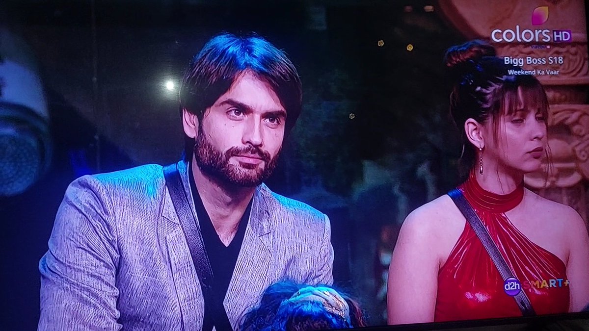 curlyyyh3ad_'s tweet photo. The makers after 3 weeks finally woke up &amp; decided to address the elephant in the room rajat dalal &amp; his constant threats &amp; menacing! He deserved more stern &amp; harsh grilling but I'm happy he got the earful, especially the life threats he's been giving to #VivianDsena
#BiggBoss18 https://t.co/kzHIG15PBv