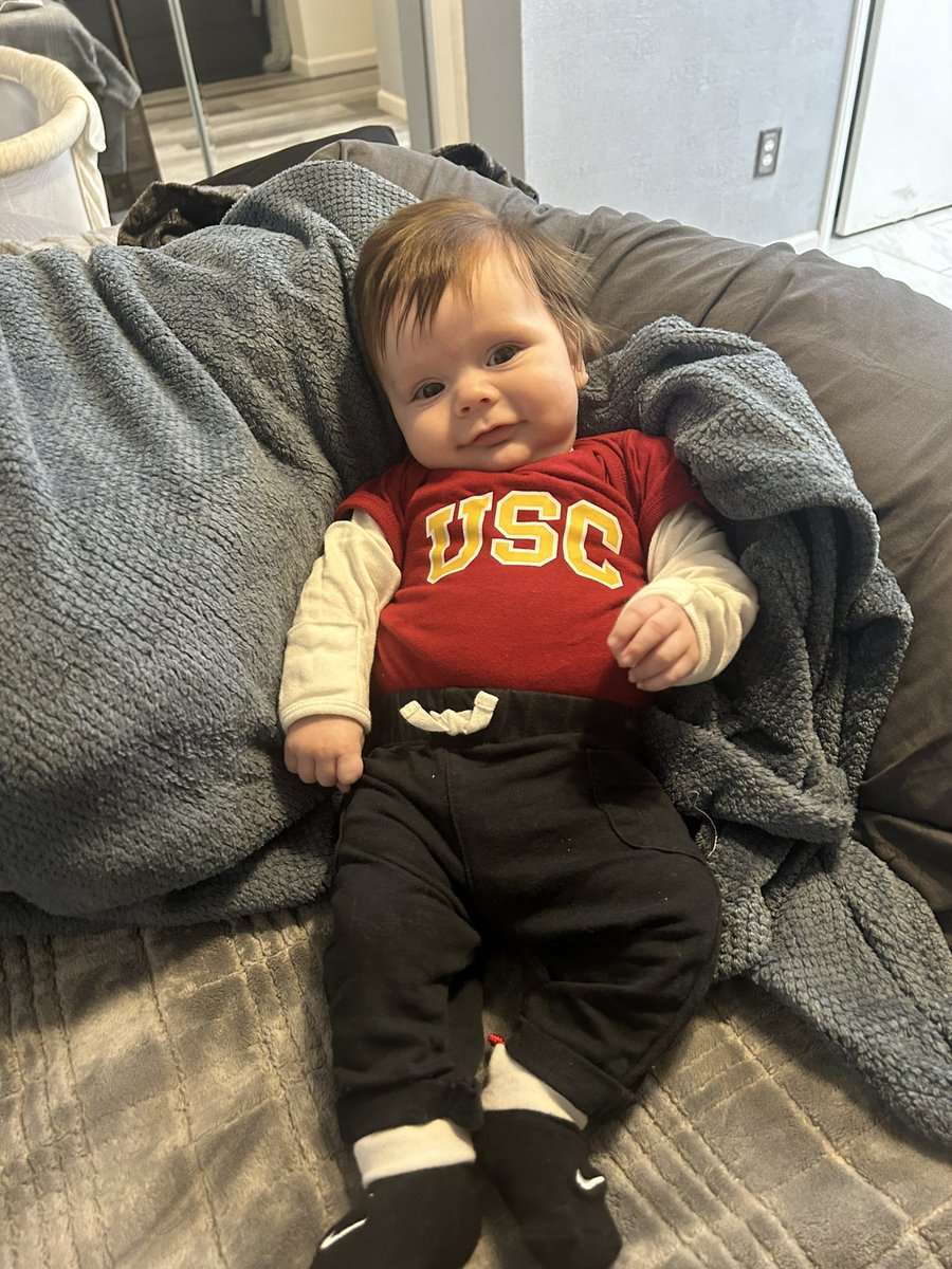 jcryssss's tweet photo. Trojan for life ♥️💛✌🏻 #USC https://t.co/8PulpXQF91