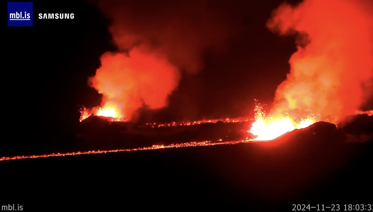 Meanwhile, back at the volcano… 🌋😳

Reykjanes, Iceland 🇮🇸