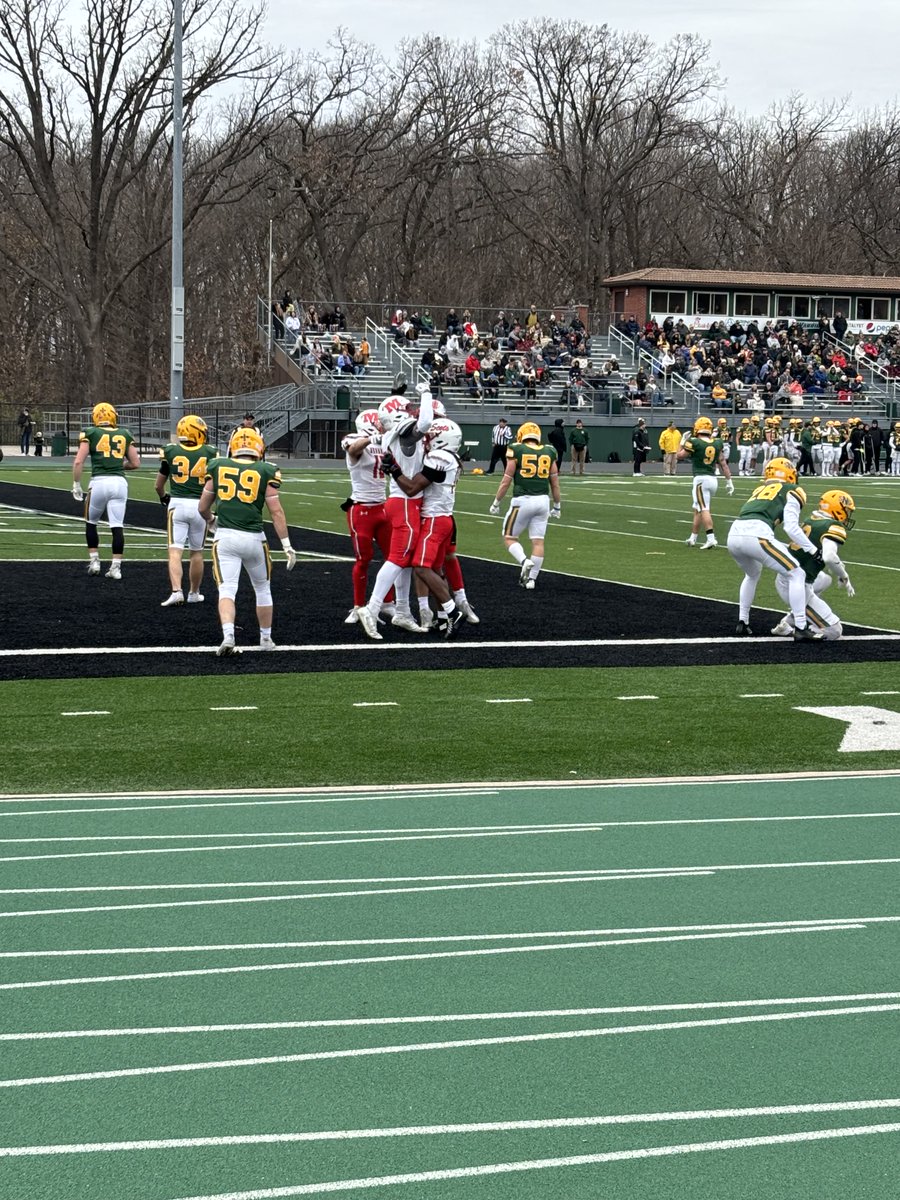 lakefrontbowl's tweet photo. 51-yard fumble recovery!! Defensive touchdown for @RollScotsFB 

@SNCfootball  still leads 17-14 in the 2nd quarter.

#d3fb https://t.co/IdIimK8dUJ
