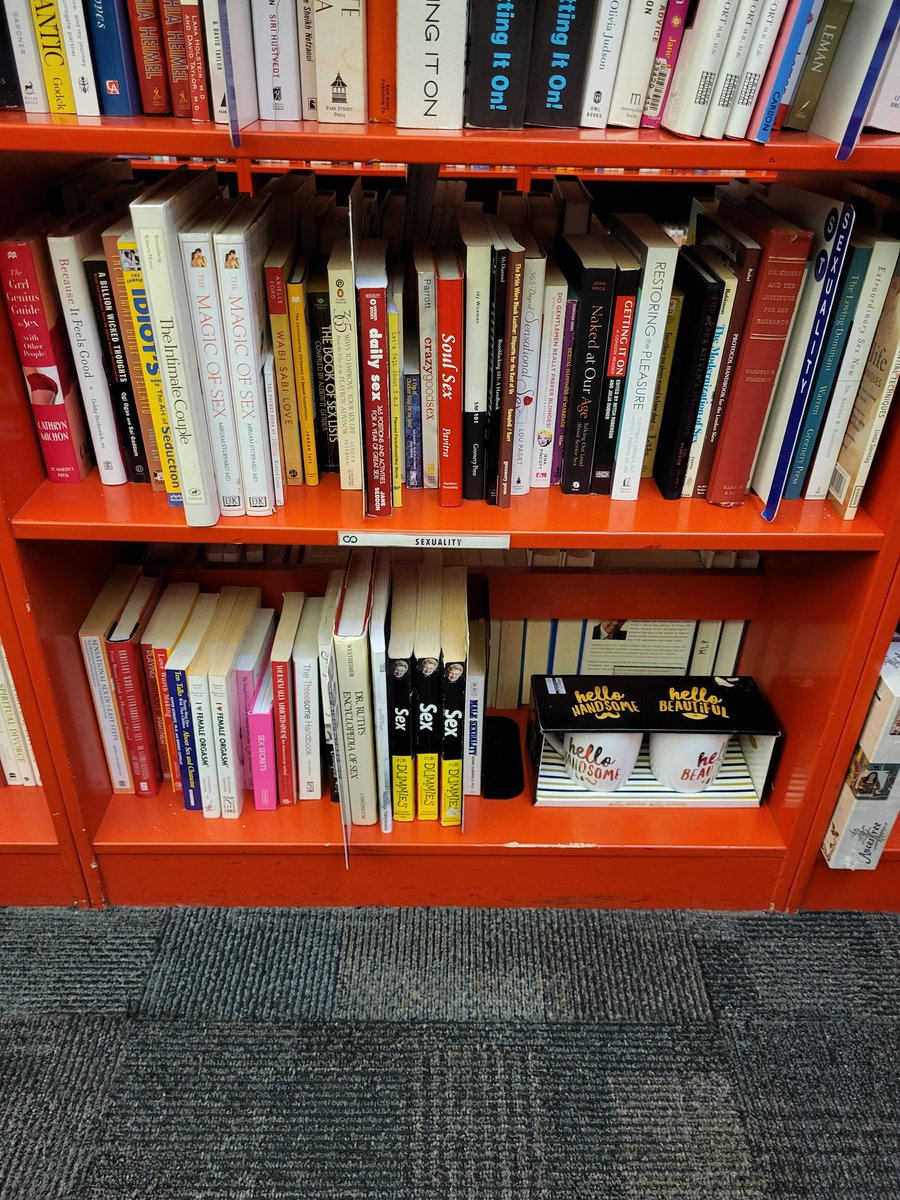 AquaCancTaur's tweet image. Always a good time for reading @ Bookman's #thirstforknowledge