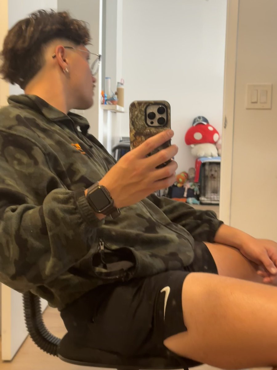 gamarey929's tweet photo. I’m kissing my barber https://t.co/4lbUrsSo6F
