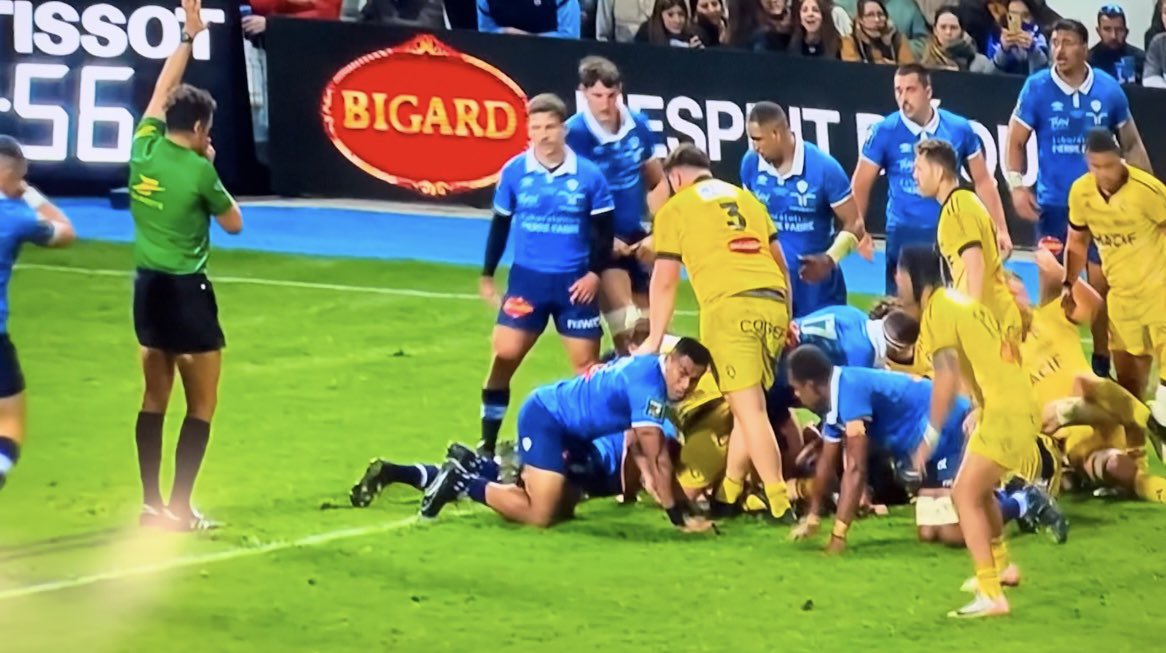 marylinesimone's tweet image. Bonus défensif pour le @staderochelais après une belle 2ème mi-temps des 💛🖤mais trop de fautes pour battre @CastresRugby
#Top14 #FievreSR #CASR