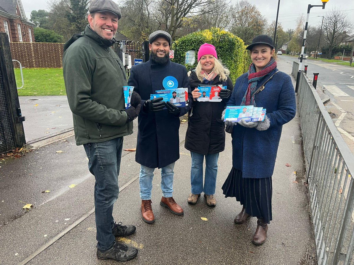 EWHConservative's tweet photo. 🟦Conservative team campaigning for Masud Uddin. 

🛑Labour run council has let down Jubilee Ward.

🗳 Vote for Masud Uddin - the candidate who lives in Jubilee Ward.

➡️ Send Labour a message - Vote Conservative! 

#Edmonton #Enfield #Jubilee #Conservatives https://t.co/5q7bQTzWbG