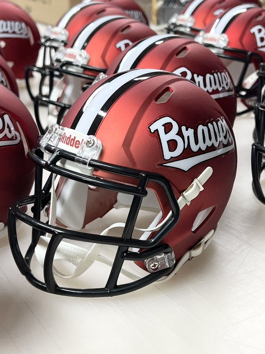 97_sports's tweet image. Thanks to @LEBravesFB for letting us do these 🔥🔥 mini helmets again this year. Some of the best looking lids out there! @andywal96839083 #minihelmets #helmetdecals