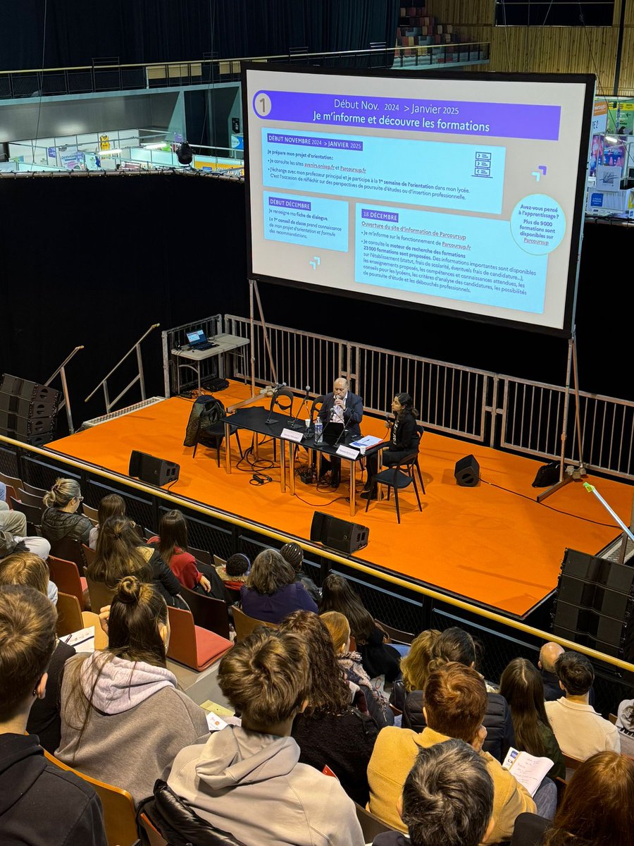 YannickThevenet's tweet photo. Le service régional de l’orientation de @acpoitiers fortement mobilisé sur les salons @letudiant de @Mairie_Niort et de @studyrama @VilledePoitiers pour présenter les poursuites d’étude dans le supérieur et la plateforme @parcoursup_info @Jdegouges https://t.co/ObKSAM0EDz