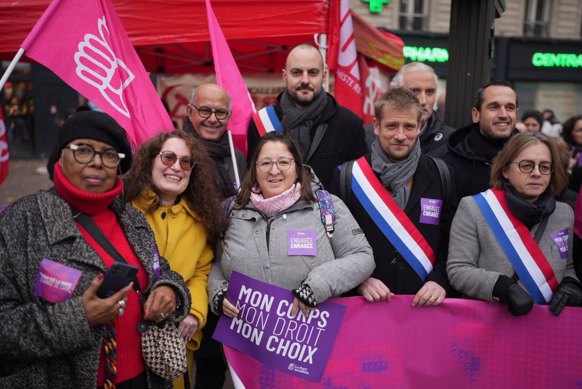 partisocialiste's tweet photo. 📣 Pour que la honte change de camp 🟣

Les socialistes étaient nombreuses et nombreux sur Paris à répondre à l’appel à mobilisation des collectifs féministes, contre les féminicides, les violences sexistes et sexuelles et contre les violences de genre ! ✊

#23novembre https://t.co/TYIQFdKVuu