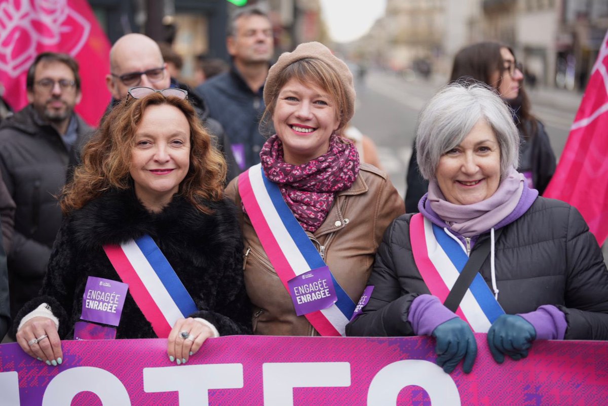 partisocialiste's tweet photo. 📣 Pour que la honte change de camp 🟣

Les socialistes étaient nombreuses et nombreux sur Paris à répondre à l’appel à mobilisation des collectifs féministes, contre les féminicides, les violences sexistes et sexuelles et contre les violences de genre ! ✊

#23novembre https://t.co/TYIQFdKVuu