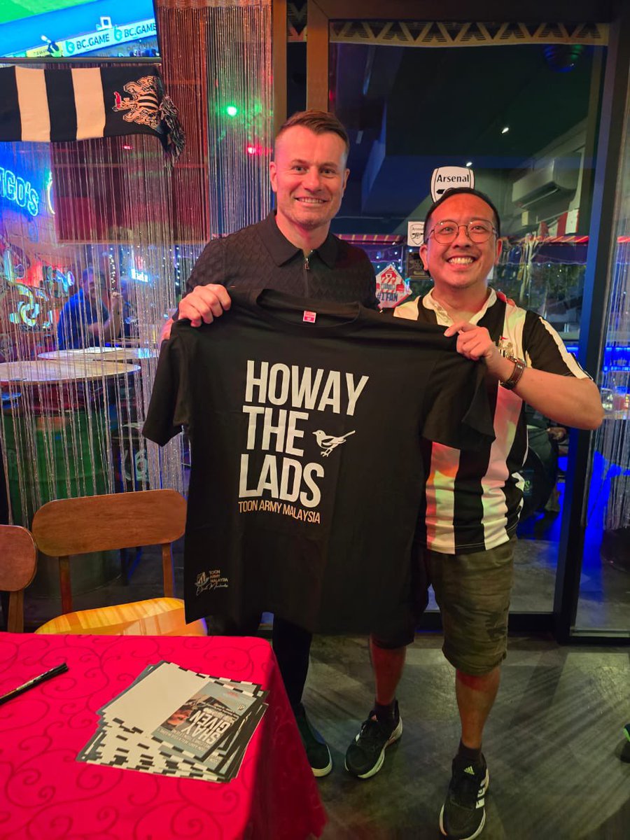 ToonArmyMY's tweet photo. @ToonArmyMY welcomes @NUFC ’s legend, @No1shaygiven for a night to remember!
With every save, SG didn’t just stop goals; he won hearts. A true legend of the game!
🖤🤍
*thanks @stadiumastro
#ToonArmyMalaysia
#NewcastleUnited
#ShayGiven https://t.co/UWsngPHfkQ