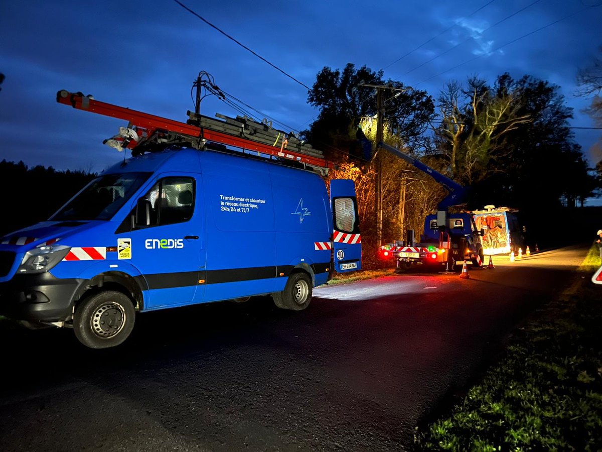 Suite aux dégâts causés par la tempête #Caetano, 95% des clients privés d’électricité seront réalimentés ce soir comme prévu. Nos équipes sont toujours mobilisées pour rétablir les 18 000 clients restants sans électricité.