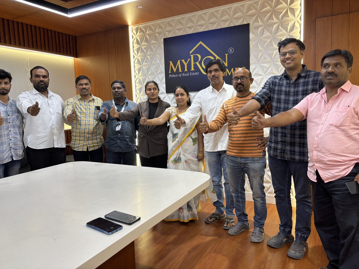 KomaliNaik's tweet image. “Leadership is not about being in charge. It’s about taking care of those in your charge.”… team leaders meeting of team Myron achievers. #myronhomes #business-success #leadership #growthmindset #teamwork #togatherweachive #strongertogather #realesteinvestor #investment