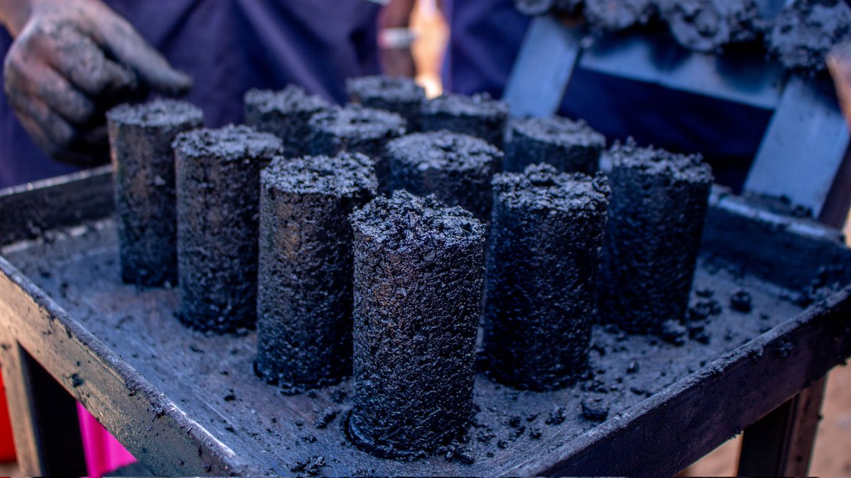 SummitGreen_Co's tweet photo. Empowering the Girl Child in Nsambya Central Parish!

We’re dedicated to equipping young girls with the skills to transform organic waste like banana peels, maize cobs, and vegetable peelings into eco-friendly briquettes. https://t.co/oPcWRauJzl