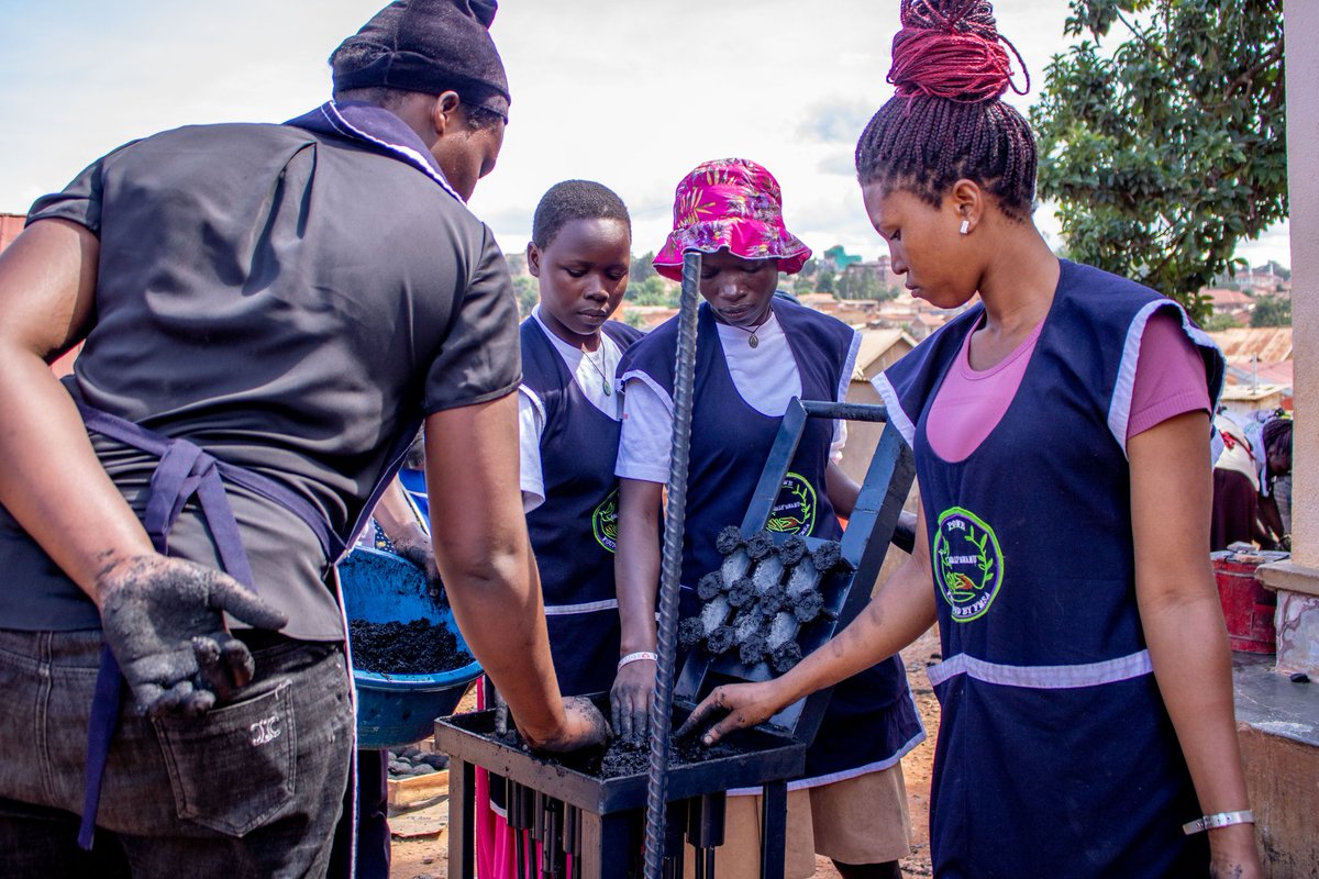 SummitGreen_Co's tweet photo. Empowering the Girl Child in Nsambya Central Parish!

We’re dedicated to equipping young girls with the skills to transform organic waste like banana peels, maize cobs, and vegetable peelings into eco-friendly briquettes. https://t.co/oPcWRauJzl