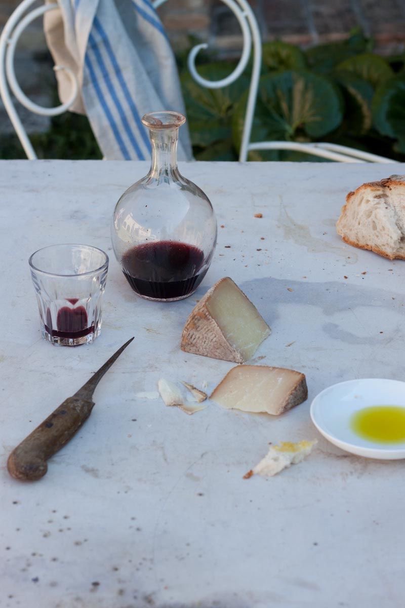 descanse el tiempo entre el queso y el vino