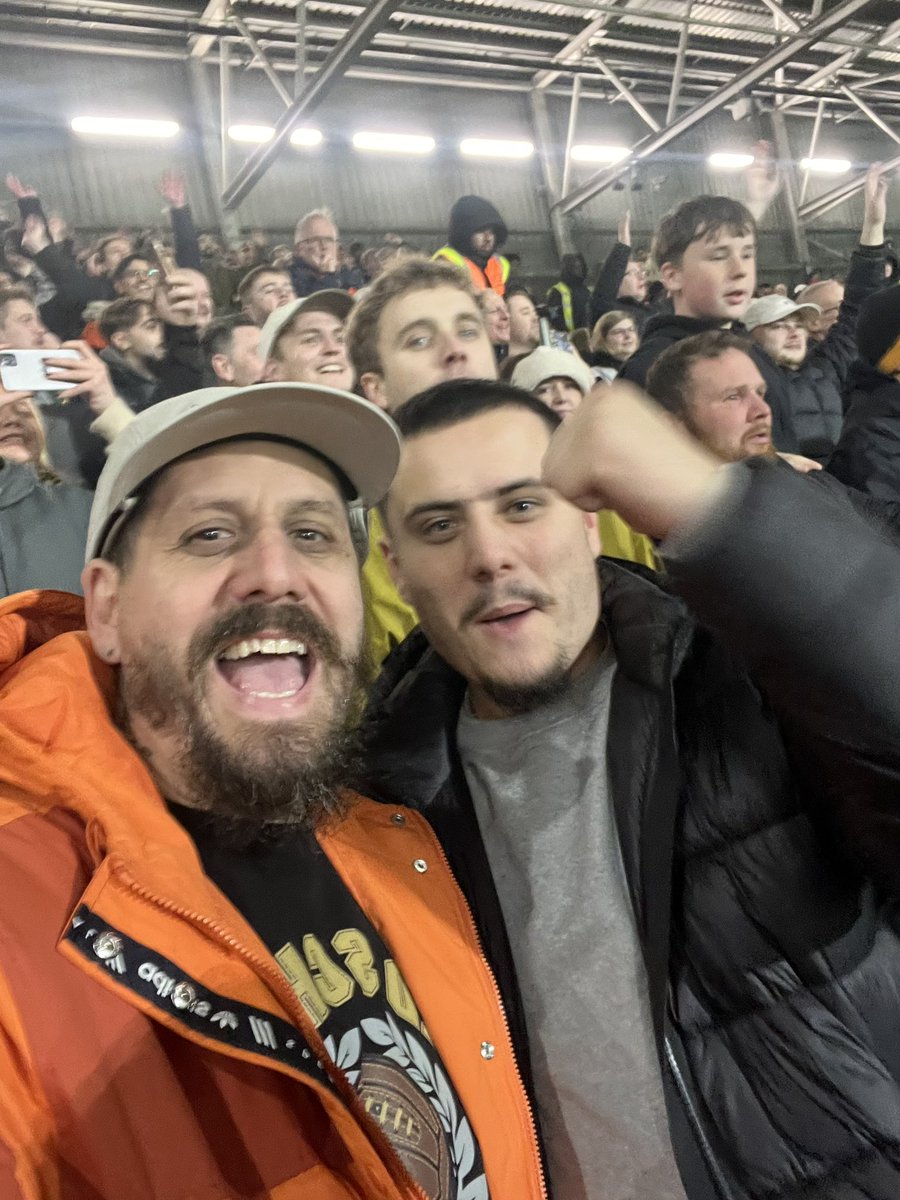 subwayarmy39's tweet photo. That’s why we do it for moments like this 💛 #ForeverWolves 🐺 https://t.co/RLxnbYlh5w