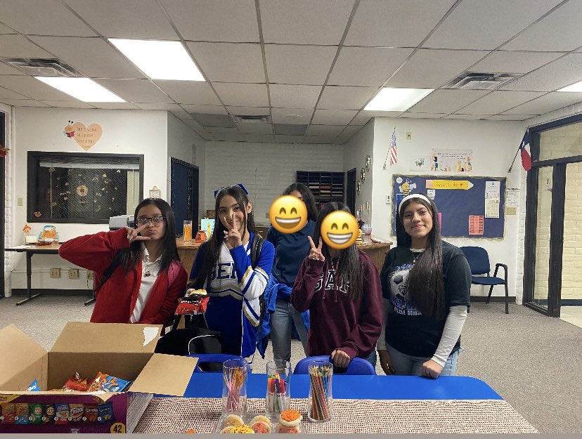 MsSaraBorja's tweet image. A huge thank you to all the amazing GEMS GT parents who joined us for Parent Night! 🎉 Your energy, support, and commitment to our gifted students makes all the difference. #GEMSshineBright #GEMSPride #GTStudents @SanElizarioISD 💎 ✨