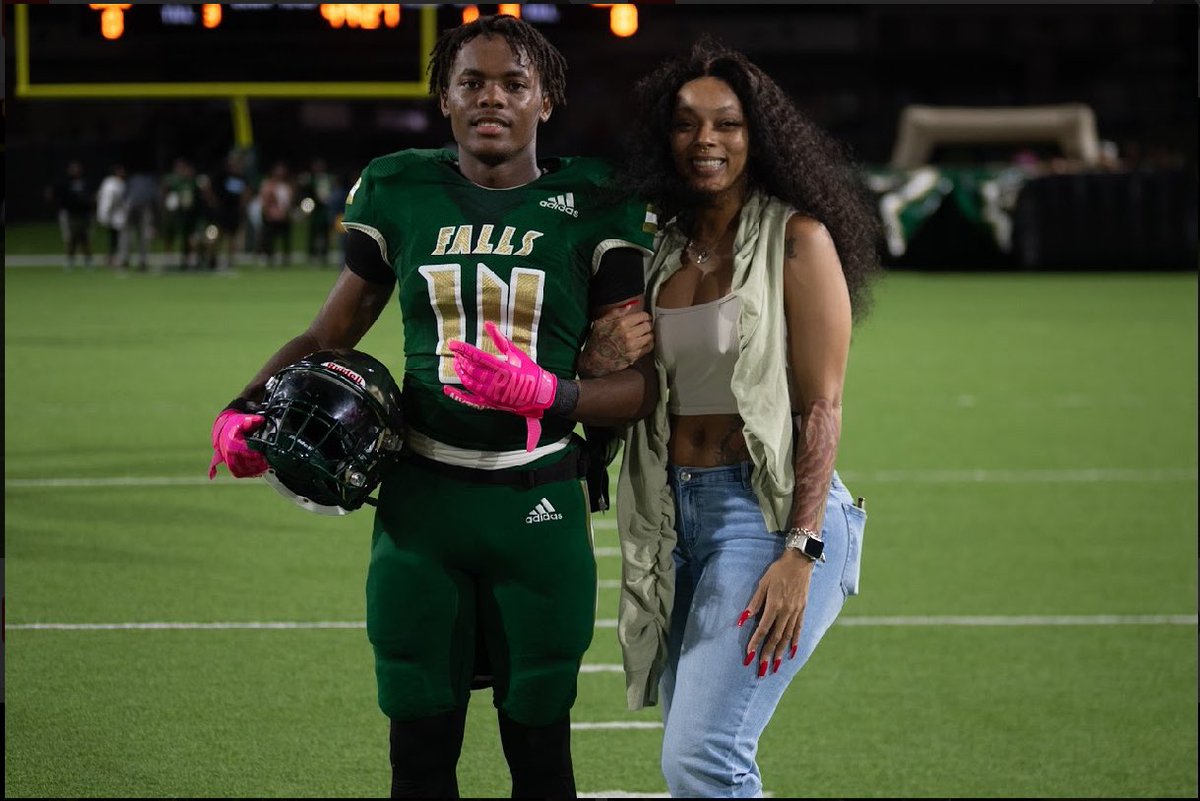 pharoahkennedy_'s tweet photo. Didn’t go the way we wanted it to, but through the UP’S and DOWNS with these guys we’ve showed the LOVE,and DEDICATION for this great sport called FOOTBALL! #GOEAGLES 
#14OUT‼️‼️‼️ https://t.co/NytJN0rziw