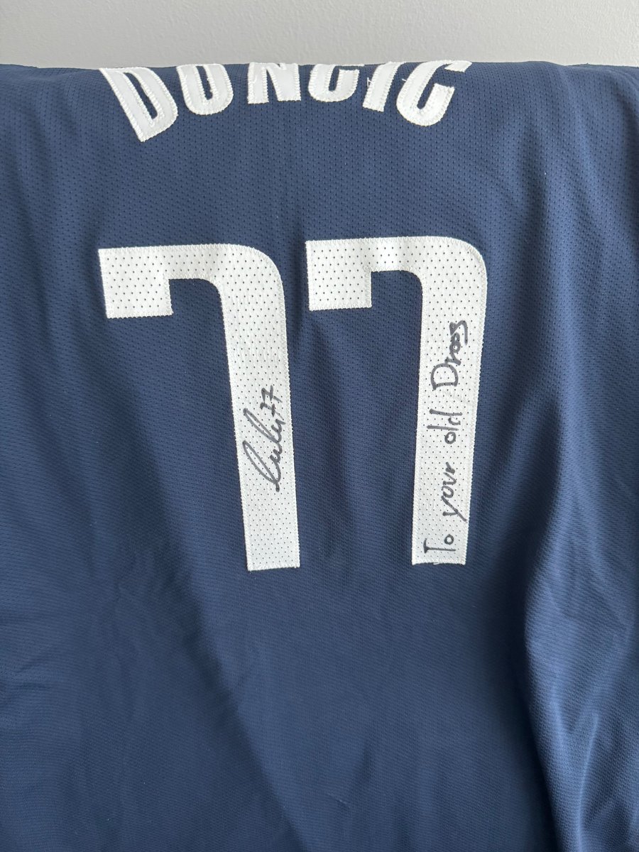 YourOldDroog's tweet photo. Shoutout the @dallasmavs @luka7doncic @SkinWade 🔥🔥🔥 https://t.co/7Xl0wviGD3