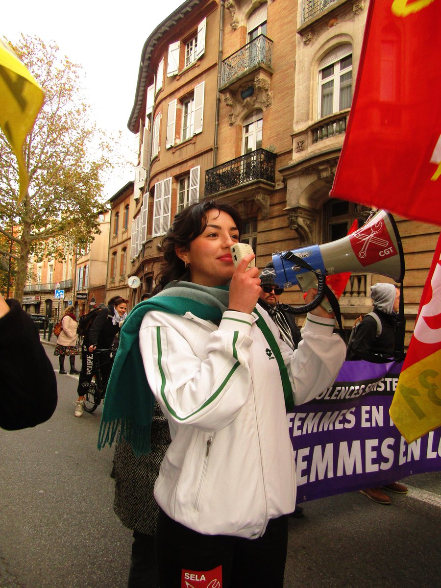 selacgt31's tweet photo. 🔴 Manifestation contre les violences faites aux femmes

👉 La CGT SELA 31 était présente dans les rues de Toulouse pour dénoncer les violences patriarcales et le rôle complice de l'État dans leur perpétuation

✊️ Travailleuses en formation, unies contre l'oppression https://t.co/xJBleC8DVV
