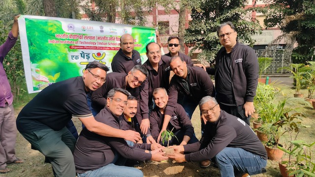 IITISM_DHANBAD's tweet photo. 🎉 Celebrating 25 Years of the Class of '99!

IIT(ISM) Dhanbad hosted the Silver Jubilee Reunion of the Class of '99 on 22–23 Nov. Alumni gathered for a plantation drive 🌱, campus visits, and inspiring discussions on the Centenary Celebrations.

A perfect blend of nostalgia and legacy-building!

#IITISM #AlumniReunion #SilverJubilee #iitism_alumni