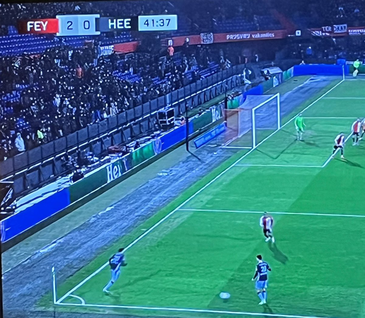 pompompompiedom's tweet image. Voor het zogenaamd “hondstrouwste” publiek was het weer zeker effe net té?  #feyhee