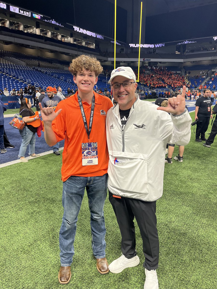 LaneRigby_07's tweet image. Thank you to @UTSAFTBL for having me and my family out to a game. I really enjoyed the atmosphere and am excited to play college football in the future. Thank you to @Coach_CRoberts for making it happen! @Chase_Allen18 @ocpantherfb @KohlsKicking