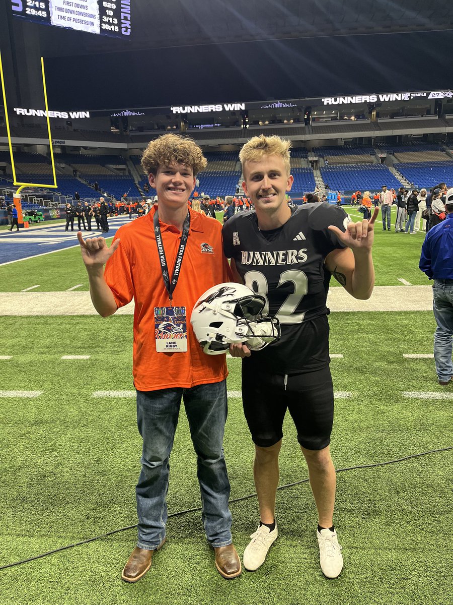 LaneRigby_07's tweet image. Thank you to @UTSAFTBL for having me and my family out to a game. I really enjoyed the atmosphere and am excited to play college football in the future. Thank you to @Coach_CRoberts for making it happen! @Chase_Allen18 @ocpantherfb @KohlsKicking
