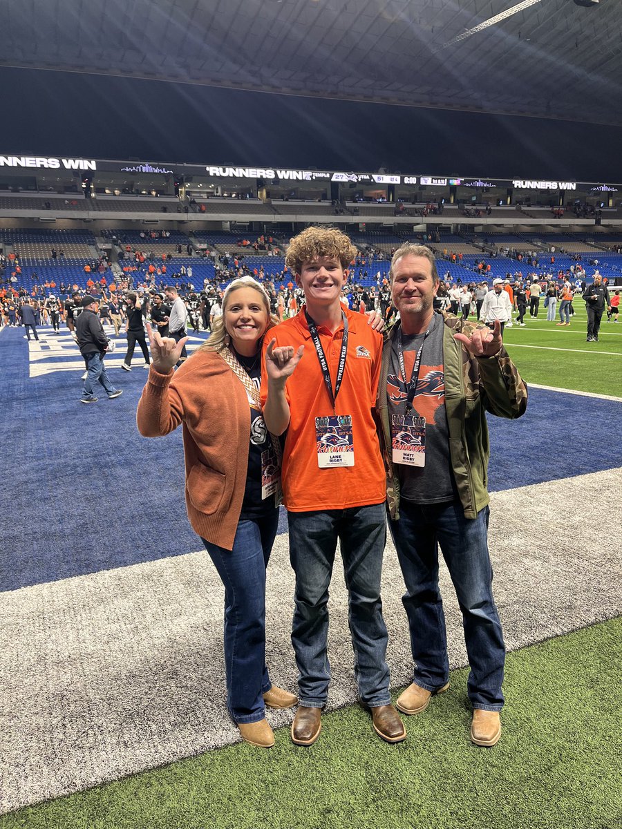 LaneRigby_07's tweet image. Thank you to @UTSAFTBL for having me and my family out to a game. I really enjoyed the atmosphere and am excited to play college football in the future. Thank you to @Coach_CRoberts for making it happen! @Chase_Allen18 @ocpantherfb @KohlsKicking