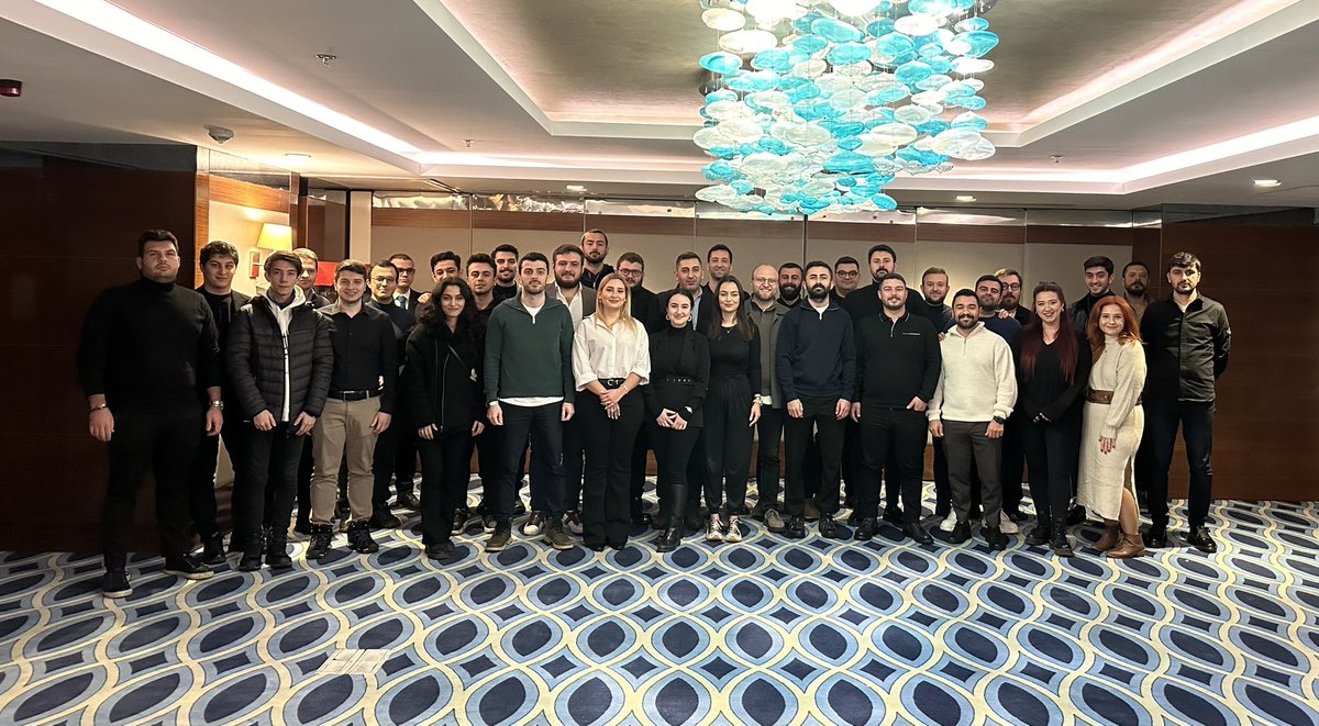 Artık İstanbul maceramın sonuna geldik. Trabzon’a dönmeden önce kıymetli yol arkadaşlarımla vedalaştık. Üzerimde çok fazla insanın emeği var. İyisiyle kötüsüyle hep mücadele ettik. Bugün farklı yerlerde olsak da her zaman beraberiz. Hakkınızı helal edin..