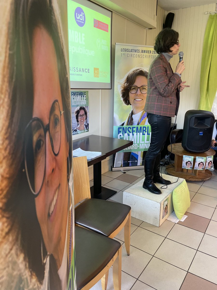sebastienmitte1's tweet image. Devant un parterre de sympathisants, Camille Galliard-Minier lance sa campagne de la Tronche et présente son van nommé Camillonette, qui sera son QG de campagne et avec lequel la candidate sillonnera rues et routes de la 1’ere circo de l isère. 
@Prostcecile @GalliardM
