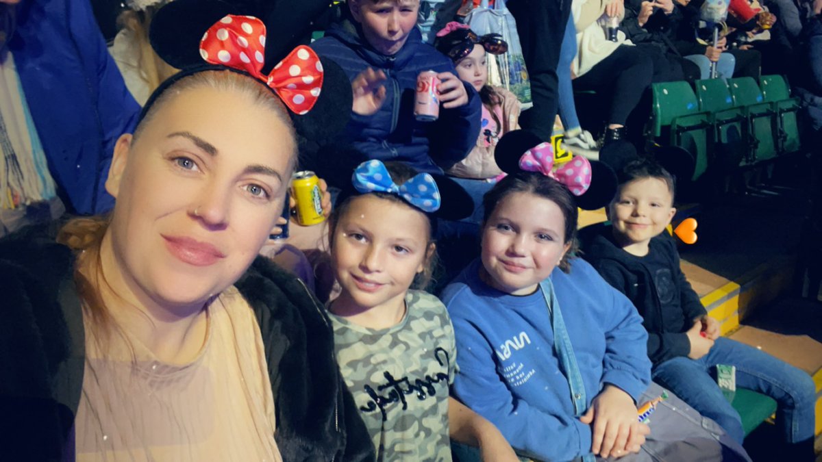 HaylsD2009's tweet photo. What a day! Italians , Christmas market and now #disneyonice  .. and guess what Abigail’s fave part was ….  She thinks she spotted @BeckyLangley4 🤣🤣🥰 https://t.co/J8ImTwmGIe