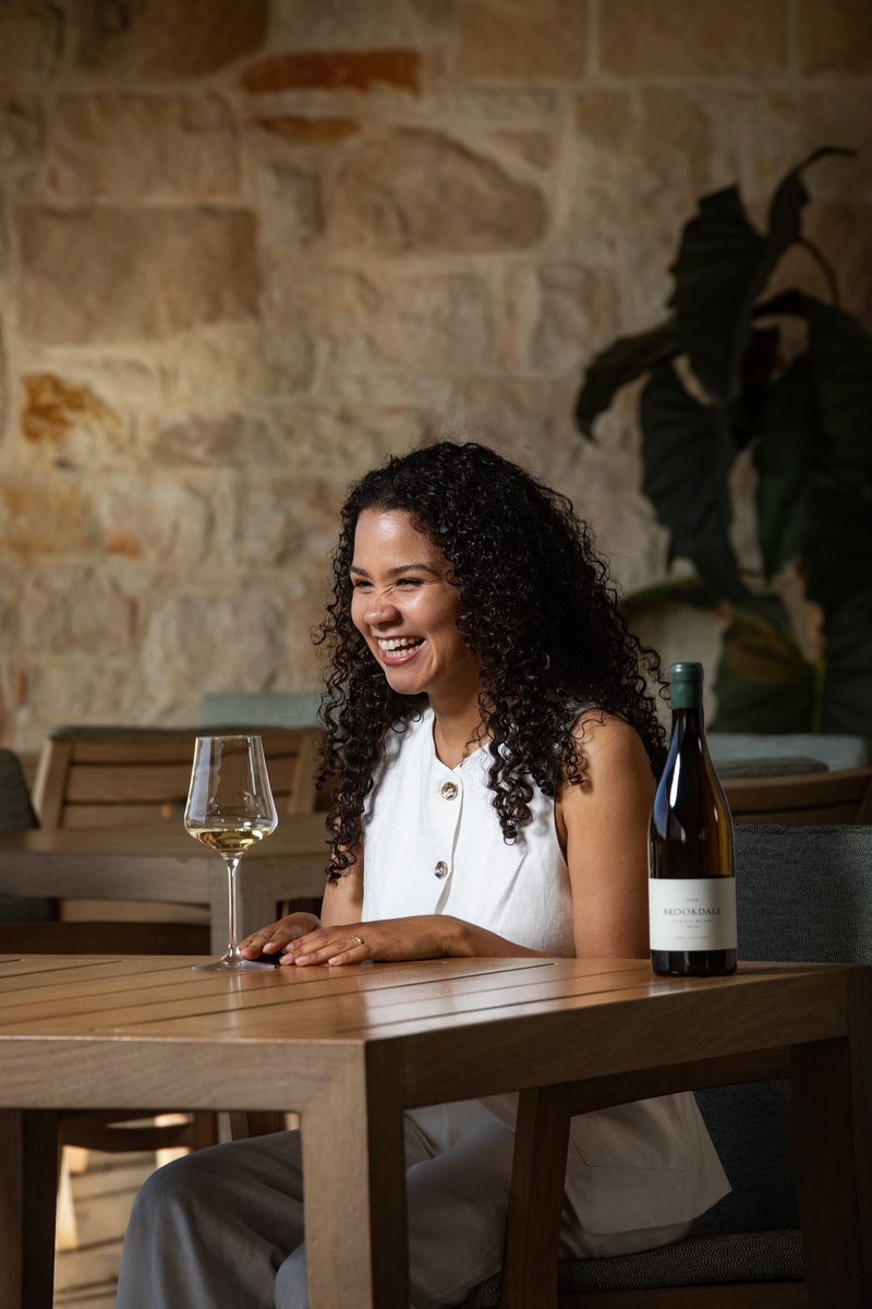 BernieHellberg's tweet photo. Huge congratulations to Kiara Scott Farmer, the 2024 @DinersClubSA #WinemakerOfTheYear!

Her Brookdale Old Vine Chenin Blanc 2022 is a lovely wine from an even lovelier person!

#DCWinemaker https://t.co/AzT6MEoCwC
