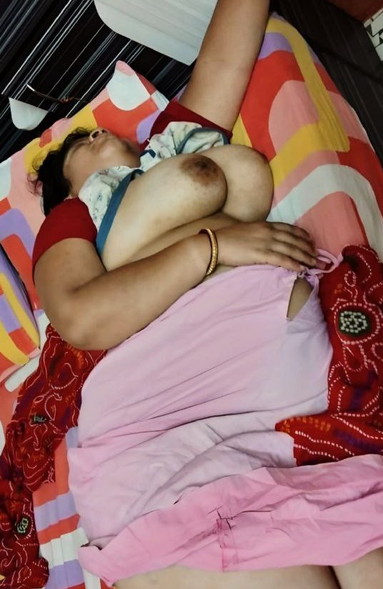 Maa ke paas so kar bete ho bahut nazare dekhne milte hai