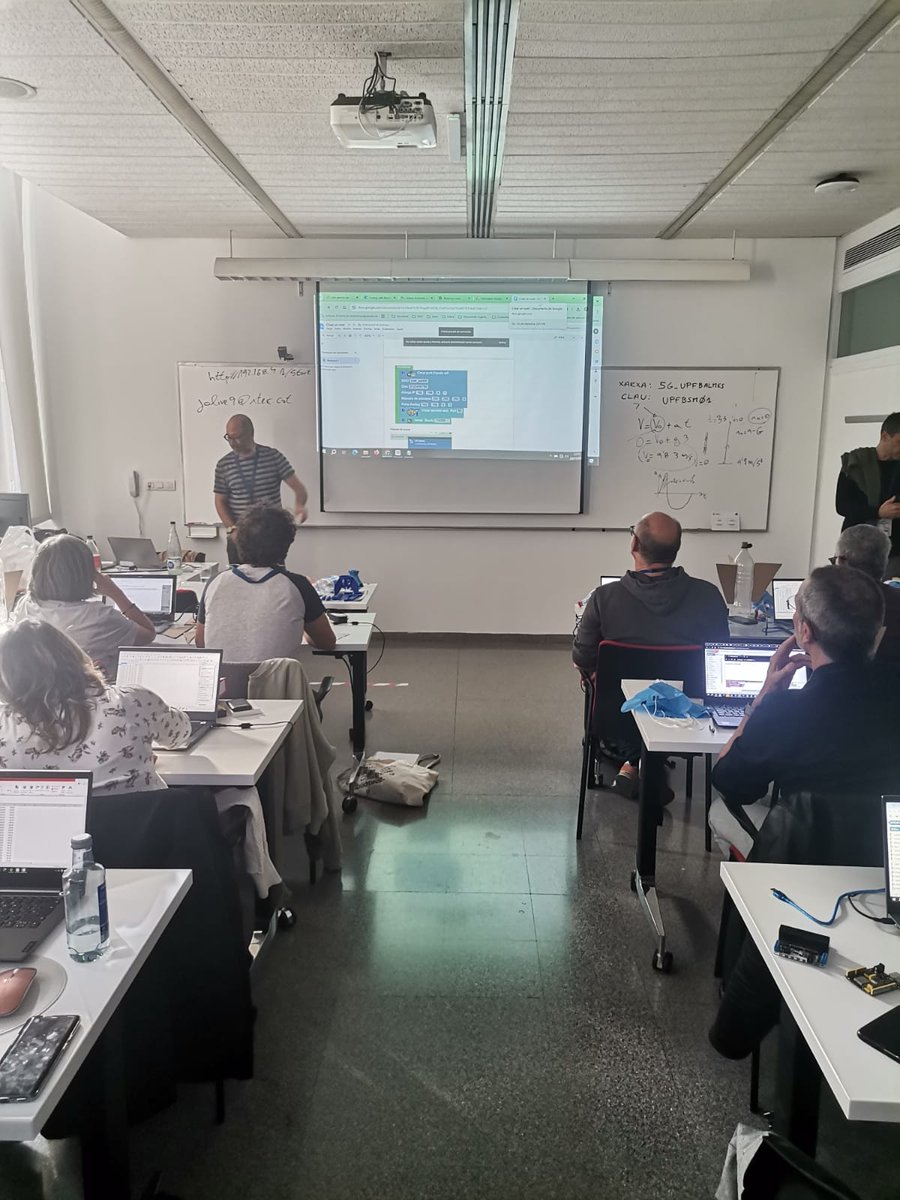 Avui jornada connecten amb les plaques a la UPF.