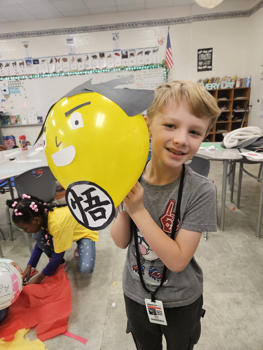 MrsManning517's tweet photo. Balloons Over Broadway was so much fun! Thank you @JFo30228 for planning and organizing it all! The students had so much fun learning how the balloons were made and then creating their very own! @HES_HCS https://t.co/Zm4rGlixlD