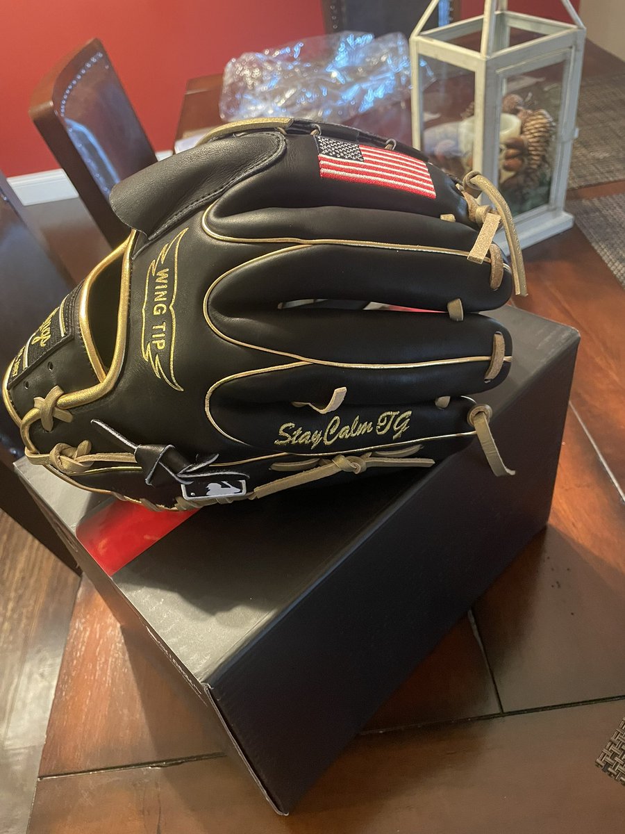 CShouse41's tweet photo. Can’t thank @PerfectGameUSA and @RawlingsSports enough for the new custom glove!
#RawlingsCustom
#TeamRawlings https://t.co/P4JwP4YviO