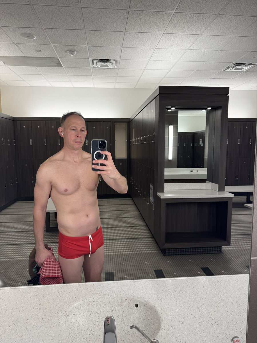 ricemr2's tweet photo. My new favorite suit @funkytrunks_uk #swimmer #speedo #funkytrunks https://t.co/Nl9omd9JnA