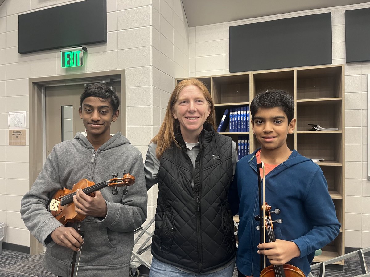 NIS_Orchestra's tweet photo. Kicking of Thanksgiving week with these amazing alumni at region orchestra! Congrats on your achievements! ⁦@TISDNIS⁩ ⁦@FineArtsTomball⁩ #DestinationExcellence https://t.co/oqnAtVfWui