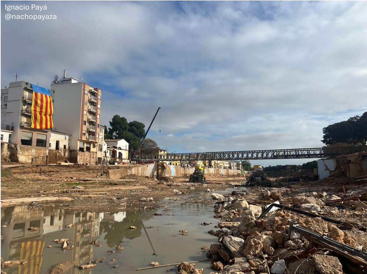 Ignacio Paya-Zaforteza (@nachopayaza) on Twitter photo Picanya, esta mañana.
Montaje por empuje de puente Mabey por #héroes y #heroinas del <a href="/EjercitoTierra/">Ejército de Tierra 🇪🇸</a> . Trabajan todos los días, 24 h al día.
60 m entre apoyos, montaje: 6-7 días, peso máx. vehículo: 20 Tn
Varios mandos son antiguos alumnos de <a href="/CaminosUPV/">Caminos UPV</a> Picanya, esta mañana.
Montaje por empuje de puente Mabey por #héroes y #heroinas del <a href="/EjercitoTierra/">Ejército de Tierra 🇪🇸</a> . Trabajan todos los días, 24 h al día.
60 m entre apoyos, montaje: 6-7 días, peso máx. vehículo: 20 Tn
Varios mandos son antiguos alumnos de <a href="/CaminosUPV/">Caminos UPV</a>