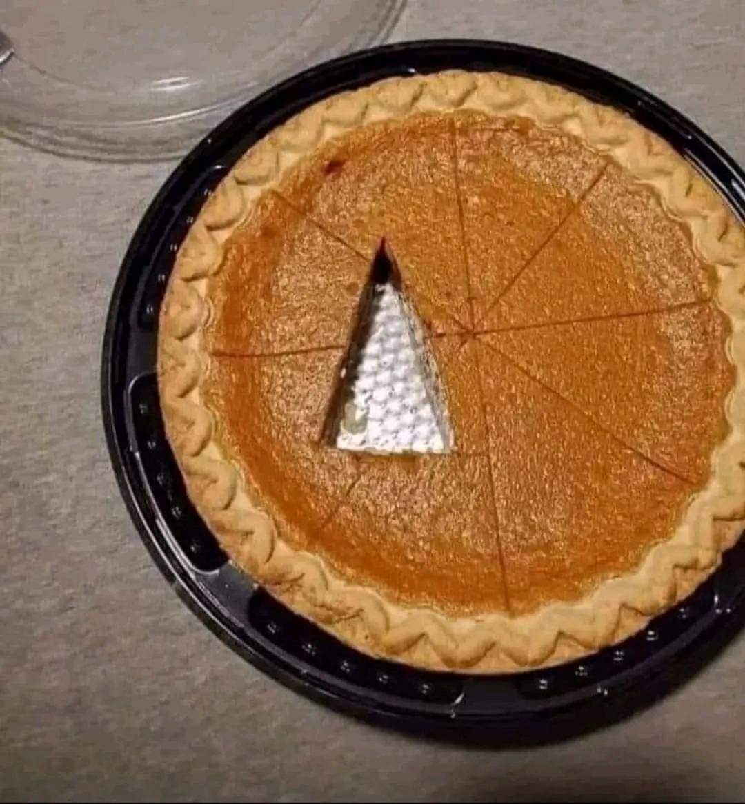 في الصورة: قرر شخص أن يأخذ نصيبه العادل من وجهة نظره الشخصية .. ولكن أفسد على الآخرين نصيبهم المقرر لهم .. هذا الشخص سيُقسِم لك أنه أخذ نصيبه فقط ، هو صادق فعلاً  ولكنه يعتبر في عين القانون من المفسدين ، لأن قسمته بهذه الطريقة أفسدت نصيب الآخرين .. 

من حقك أن تأخذ نصيبك ولكن