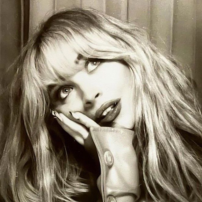 cvpidiangelo's tweet photo. – uma foto do drew starkey = uma da sabrina carpenter. 

a mini thread; https://t.co/aJmKrNCODQ