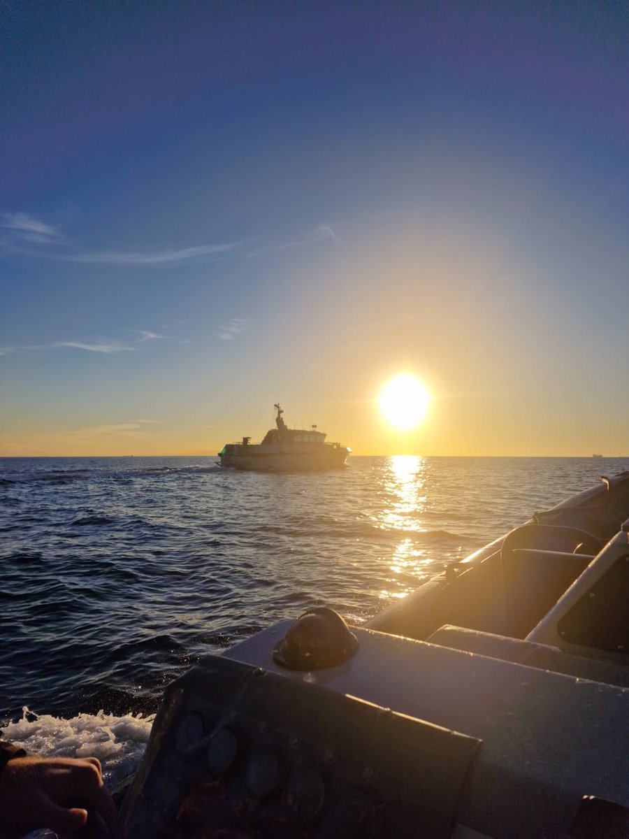 #HMSCUTLASS at sea this morning just after the #sunrise in #British #Gibraltar Territorial Waters. Is there any better way to start the day? 🌅🌊🇬🇧🇬🇮<a href="/MODGibraltar/">MOD Gibraltar</a> <a href="/RoyalNavy/">Royal Navy</a>
