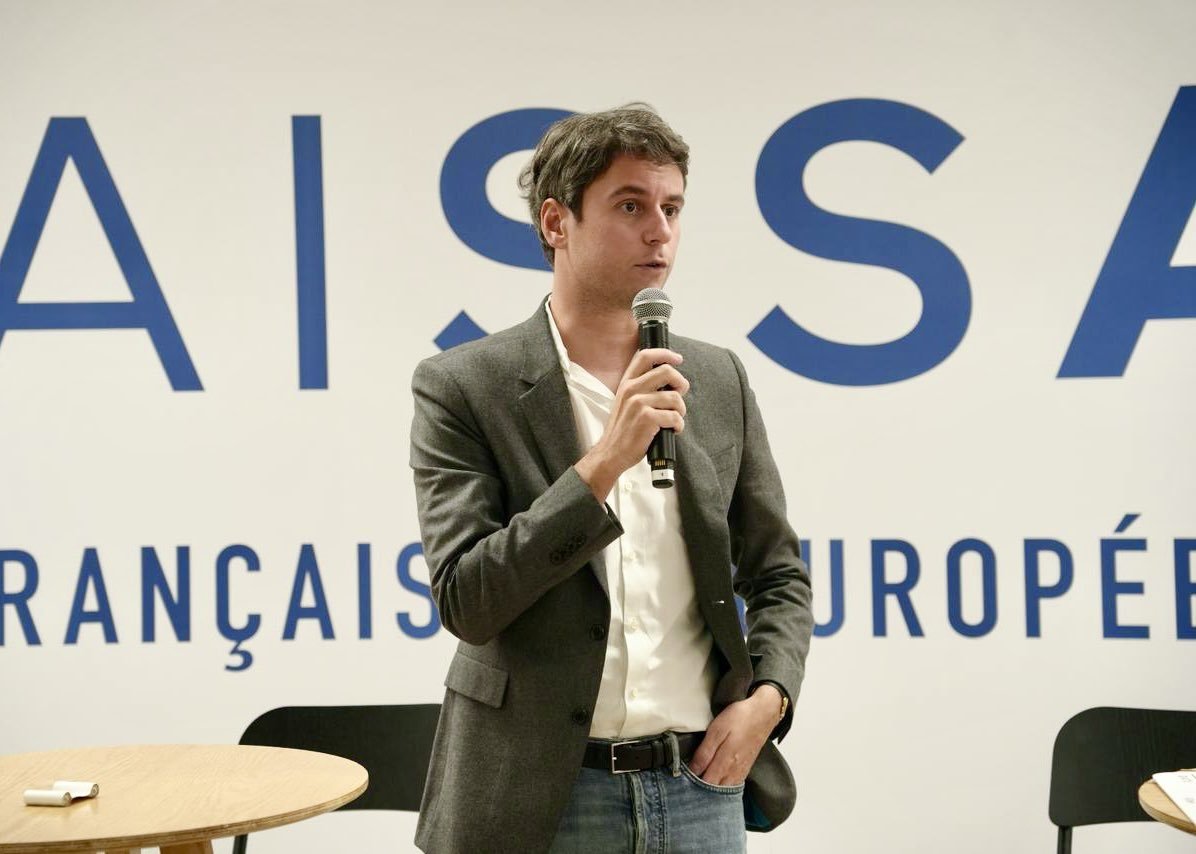 GAttalActu's tweet photo. 🇫🇷 Encourager la jeunesse à s'engager !

— L'ex Premier ministre @GabrielAttal retrouvait ce matin les “Jeunes avec Macron” de Paris et d'Île-de-France pour les #InterJamParisIDF.

Municipales, avenir du parti : on continue “Ensemble”.

© Gwënaelle Coulon &amp; Yanis Ben Slimene https://t.co/TqgBsngoMJ