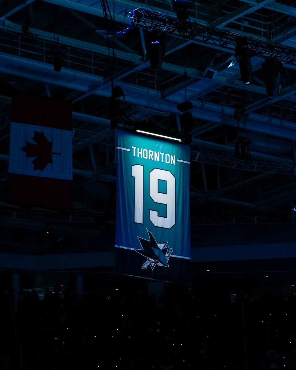 spittinchiclets's tweet photo. JUMBO OFFICIALLY IN THE RAFTERS WHERE HE BELONGS 🦈👏

📸: @SanJoseSharks https://t.co/5n5KtzHiUF