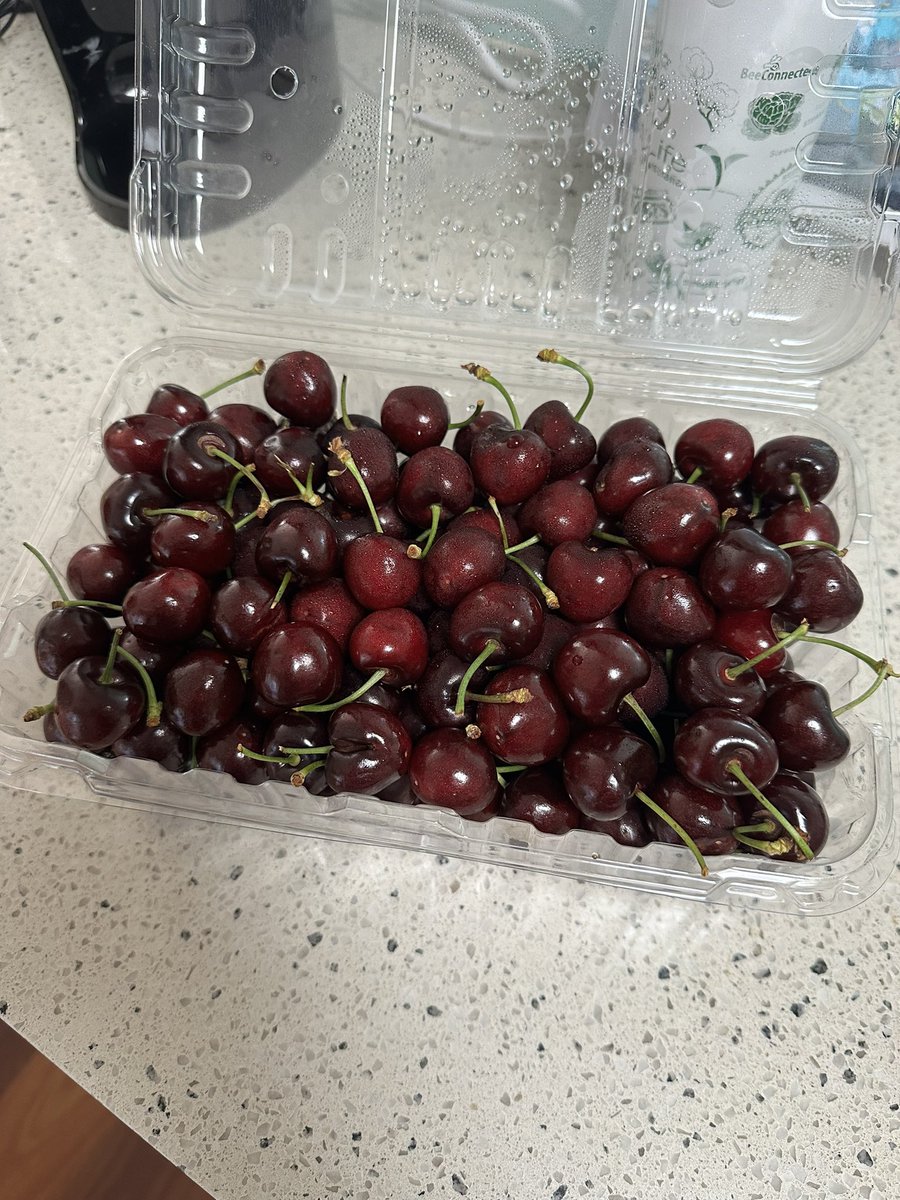 Big shoutout &amp; thankyou to the Valley Fresh Cherries and Stonefruits team from Young who made the trip to Canberra today. Quality of cherries this season is great and always good to be able to buy direct from the grower. #cherries #Farmers #farming #agriculture
