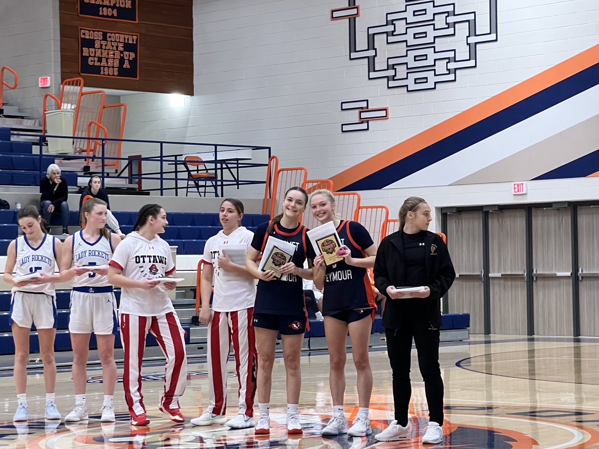 Varsity girls' basketball falls to Limestone in Pontiac this afternoon by a score of 49-52. Reese Gallier and Kylie Waldinger were named to the Turkey Tip-Off All-Tournament Team.

The Bulldogs took a 25-13 lead into halftime. In the third quarter, Limestone was able to close the