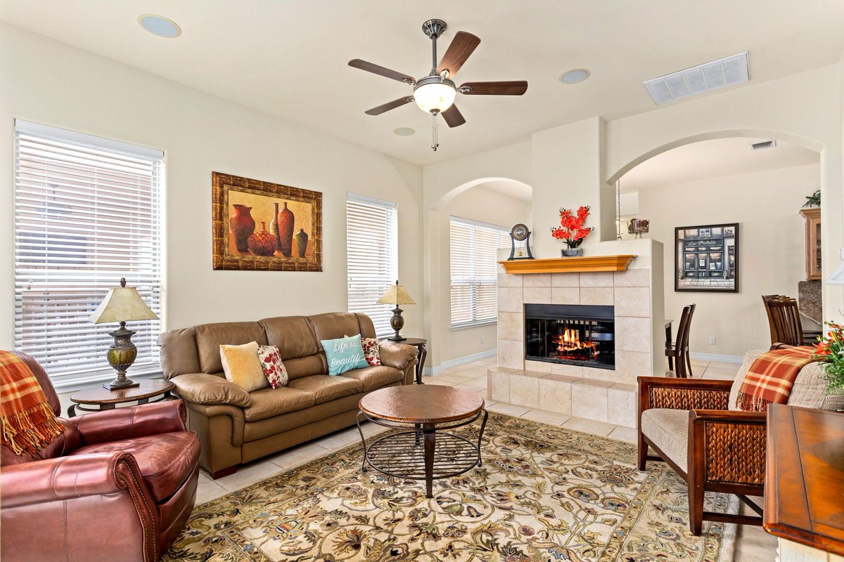 KustomRE's tweet photo. Charming townhome @ the lake is officially #UnderContract! 🏡✨

Here’s to soaking in stunning sunsets, embracing peaceful mornings, and making unforgettable memories in this beautiful space! 🌅💛

#CanyonLake #NewHomeJourney #UnderContract #DreamsInTheMaking https://t.co/FNUn2CDdeZ