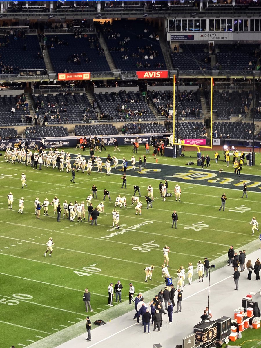 DeadmanRyan's tweet photo. #shamrockseries @NDFootball LETS GO NOTRE DAME https://t.co/3P2OemQCvI
